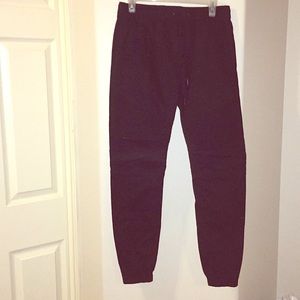 Hi I’m selling this brand new pants